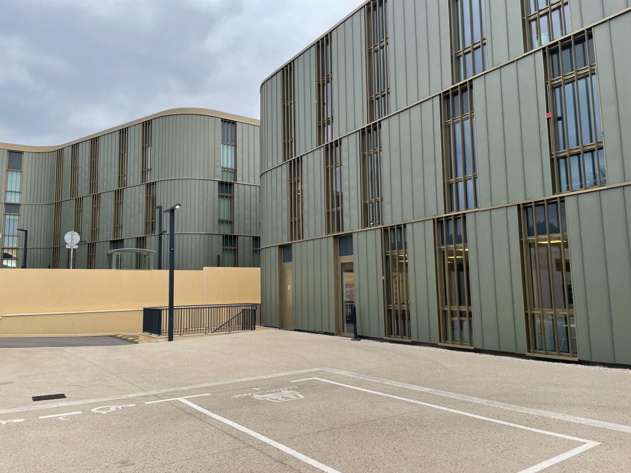 Bureau Aix-en-Provence 2303m² Location bureau Aix-en-Provence Bouches-du-Rhône OLBUR2530178 0